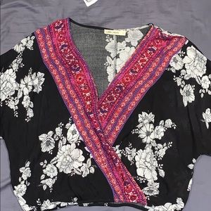 CUTE TOP with floral design